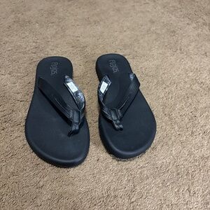 New without tags Flojos flip flops women’s size 8